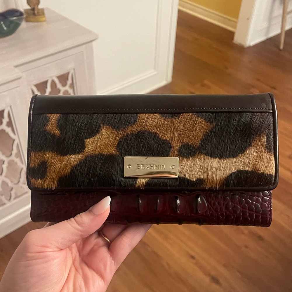 Brahmin checkbook wallet in chile Never used- bought as a gift